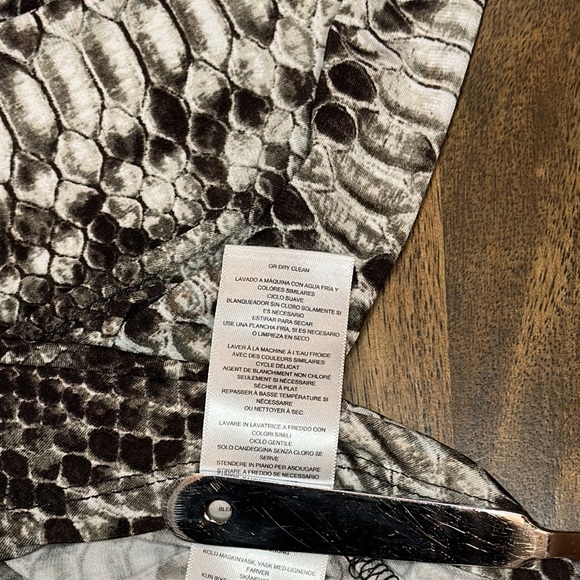 MICHAEL MICHAEL KORS LG. SLEEVELESS BLOUSE SNAKESKIN PRINT - Picture 9 of 9